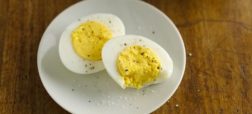 دو روش بی نقص اما متفاوت برای آب پز کردن تخم مرغ