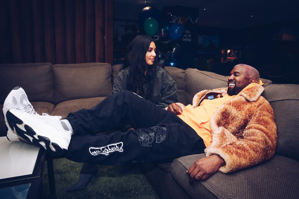 تكشف الوثائق المتعلقة بطلاق Kim Kardashian و Kanye West عن أسباب انفصال هذين الزوجين المشهورين ، الأمر الذي أذهل المعجبين ودوائر هوليوود.