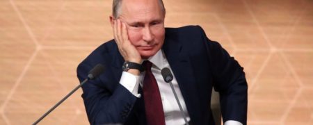 نویسنده روسی: ولادیمیر پوتین هر روز ویدیو دستگیری و قتل معمر قذافی را تماشا می‌کند