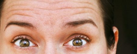 چند روش طبیعی برای کمرنگ کردن چین و چروک پیشانی