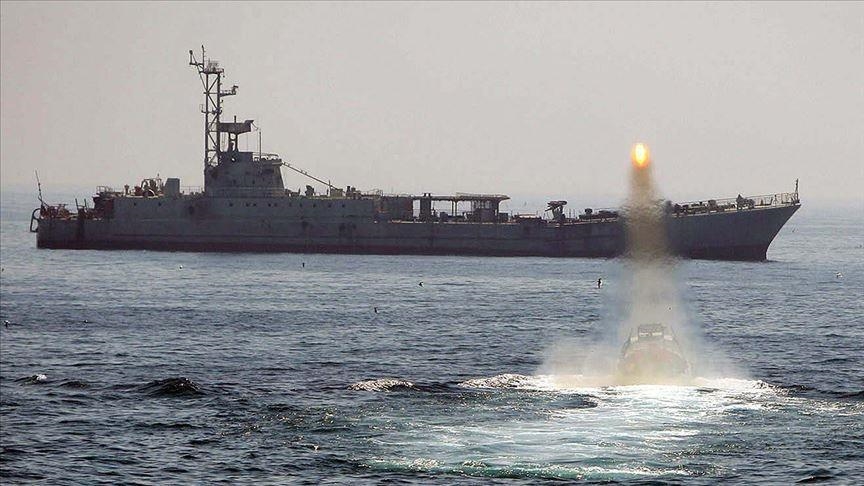 ایران و روسیه یک رزمایش مشترک دریایی را در اقیانوس هند آغاز کرده اند و گفته می شود چین و هند نیز آن خواهند پیوست.