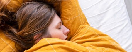 چرا شب ها باید در یک اتاق خنک بخوابیم؟