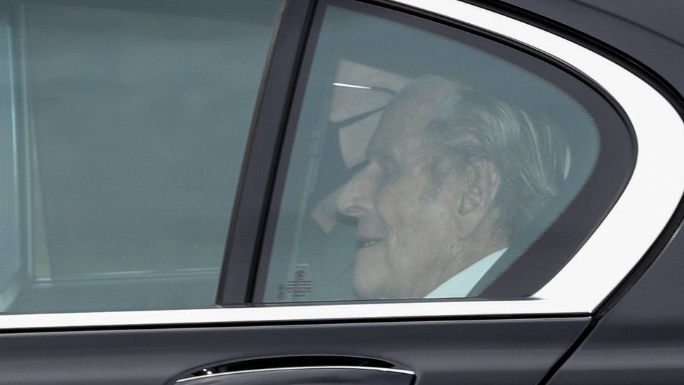شاهزاده فیلیپ، دوک ادینبرو بعد از یک ماه بیمارستان را ترک کرده و گفته می شود در شرایط خوبی قرار دارد.