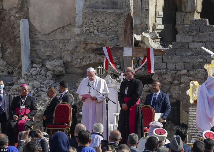 دیدار پاپ فرانسیس با پدر آلان کردی کودک غرق شده سوری و حاشیه‌های حضورش در عراق