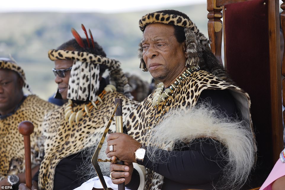 گودویل زولتینی 72 ساله، پادشاه جنجالی مردمان زولو در آفریقای جنوبی بعد از چند هفته بستری شدن در بیمارستان به خاطر بیماری دیابت، درگذشت.