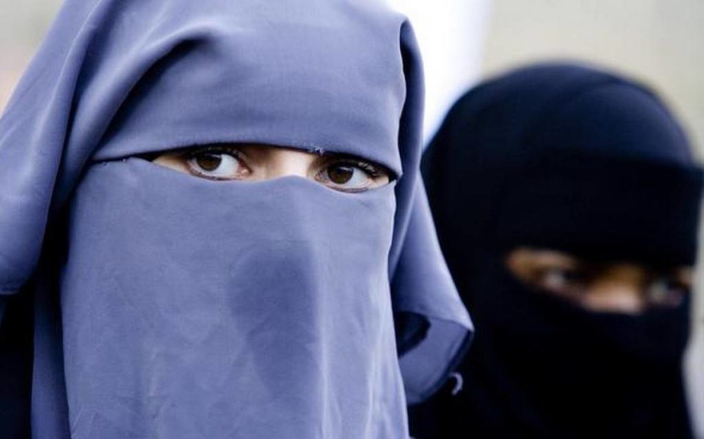 ممنوعیت پوشیدن برقع برای زنان مسلمان در سریلانکا و تعطیلی هزاران مدرسه اسلامی