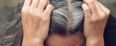 سفیدی زودرس مو؛ چرا بعضی ها در جوانی موهایشان سفید می شود؟