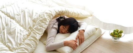 چرا ژاپنی ها روی زمین می خوابند و این کار چه فوایدی دارد؟