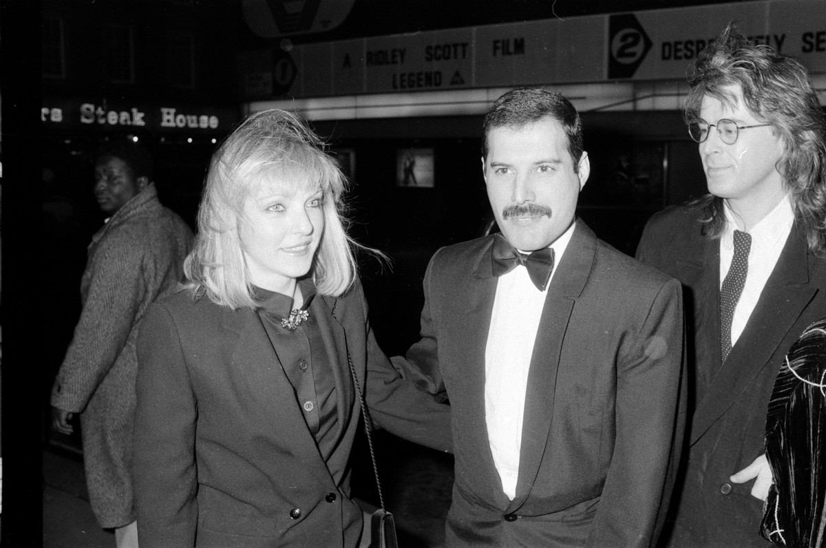 فردی مرکوری و ماری آستین در سال 1976 و پانزده سال پیش از مرگ خواننده گروه کویین در اثر ابتلا به بیماری ایدز، از هم جدا شدند.