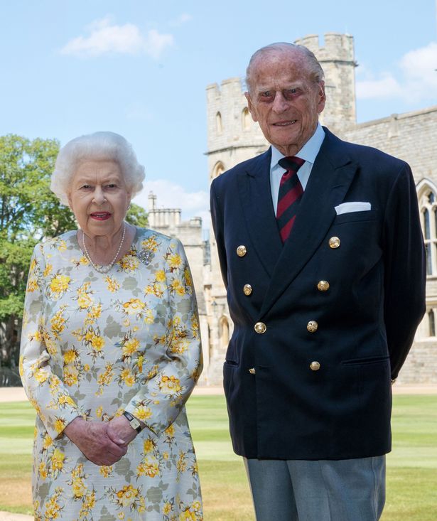 ملکه بریتانیا به احتمال فراوان در روز مراسم تدفین شاهزاده فیلیپ تنها خواهد بود و این موضوع به دلیل قوانین سختگیرانه مربوط به شیوع کرونا در این کشور است.