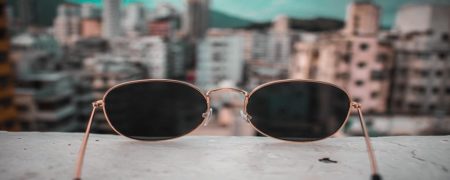 ۴ سبک عینک آفتابی که برای صورت های استخوانی مناسب تر هستند