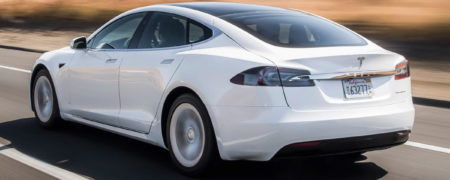 ماجرای قرار دادن اشیا در لابلای فرمان ماشین تسلا و تصادف در حالت خودران