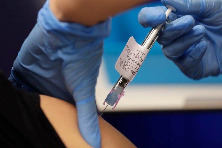 در حالی که روزانه هزاران نفر در اثر ابتلا به کرونا می میرند، برخی هنوز نسبت به عوارض جانبی واکسن های کرونا نگران هستند