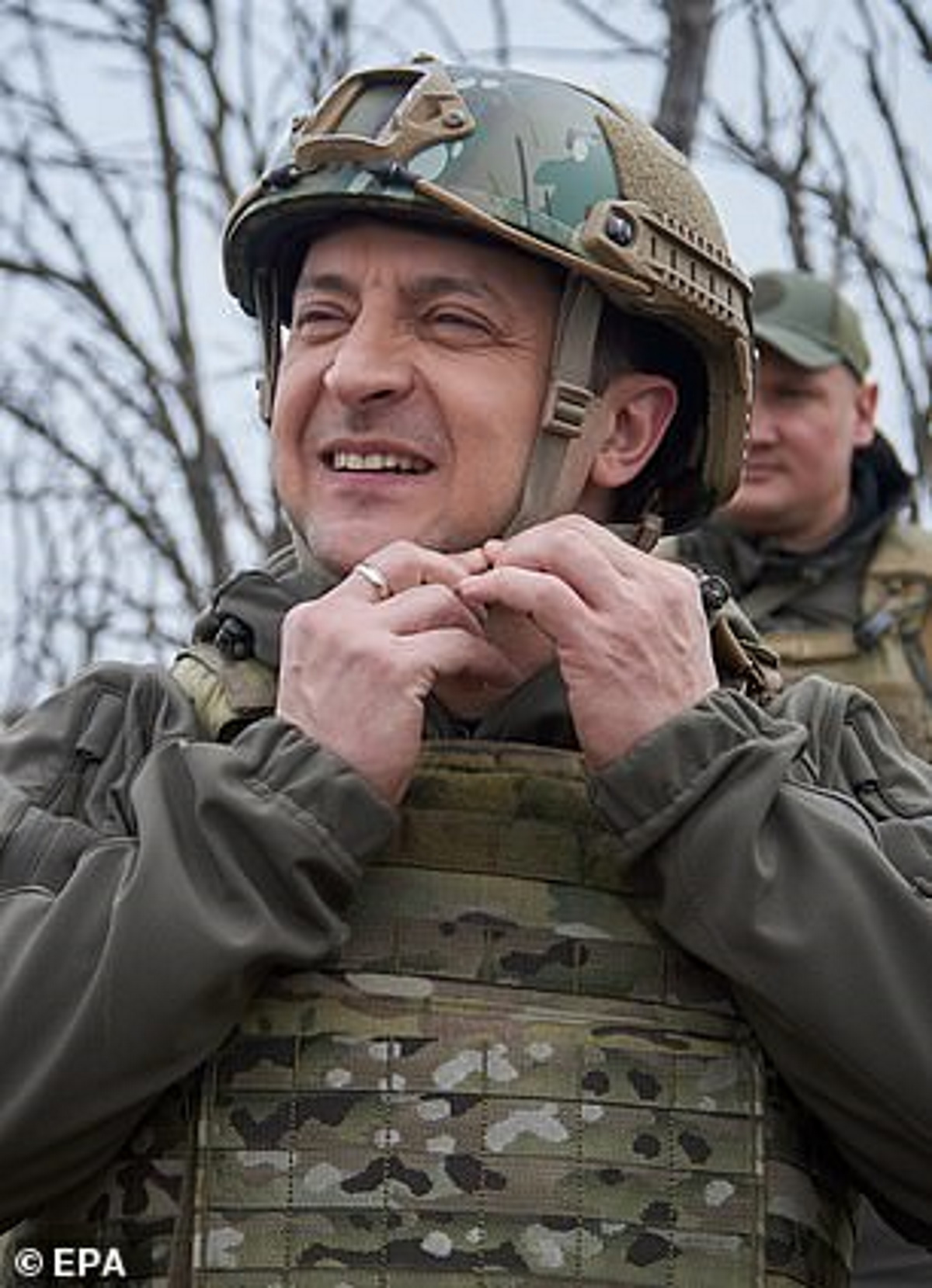 تصاویری از حضور رئیس جمهور اوکراین در خط مقدم میدان جنگ با روسیه