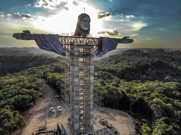رونمایی از بلندترین مجسمه عیسی مسیح در جهان با ارتفاع ۴۳ متر و عرض ۳۶ متر