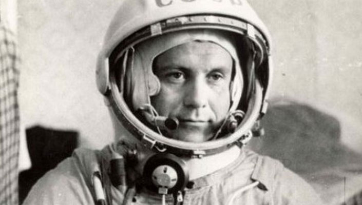 پاسخ خروشچف نیز 60 سال پیش در 12 آوریل 1961 داده شد، وقتی یوری گاگارین، سوار بر فضاپیمایی به نام Vostok 1 مدار زمین را در نوردید.