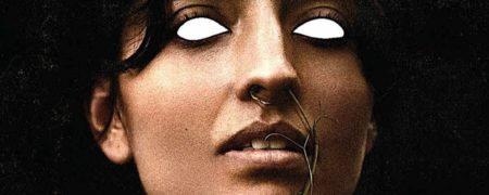 نقد فیلم In The Earth ؛ یک فیلم ترسناک غیرمعمول با پیچش های داستانی گیج کننده