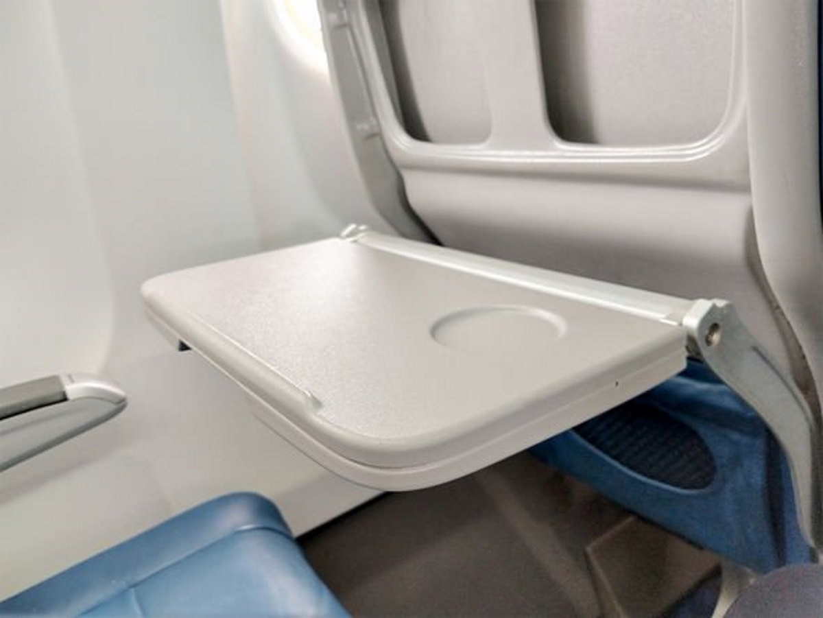 flights-cabin-crew-dirty-plane-tray-table-germs-flight-attendant-warning-2286887.jpg