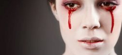 زنی که در دوران پریود خون گریه می کند