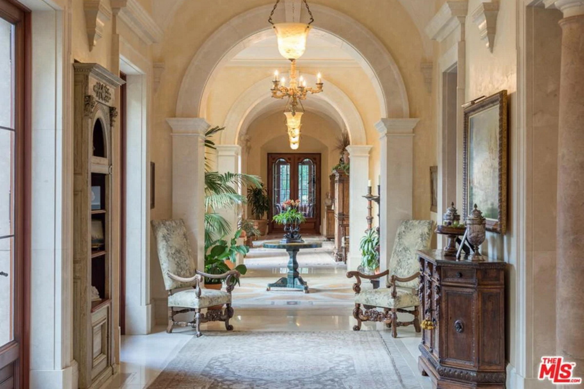 نگاهی به گران‌ترین خانه دنیا که در همسایگی خانه سیلوستر استالونه قرار دارد