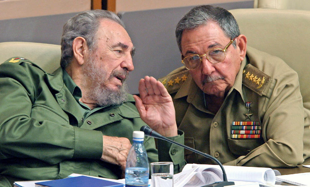 رائول کاسترو ، برادر فیدل کاسترو و دبیر کل حزب کمونیست کوبا که قدرت اصلی در این کشور کمونیستی است، بزودی از مقامش کناره گیری خواهد کرد.