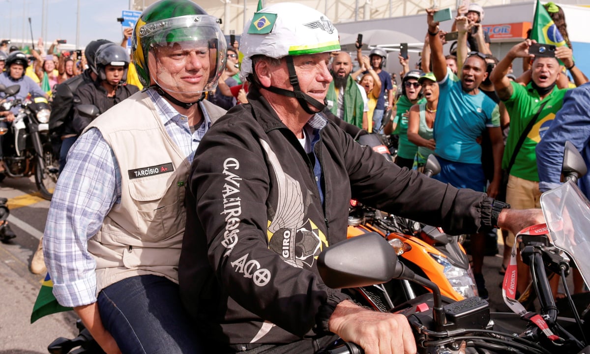 ژایر بولسونارو رییس جمهور برزیل با رژه موتورسواران در خیابان های ریودوژانیرو نشان داد که ترسی از شرایط کرونا در کشورش ندارد