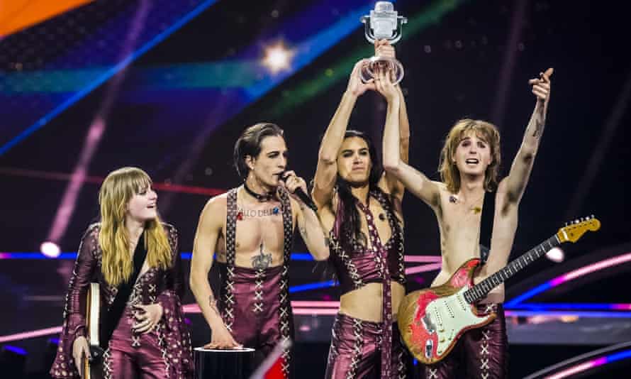 مسابقات آواز یوروویژن 2021 با برنده شدن گروه موسیقی Måneskin از ایتالیا به پایان رسید در حالی که باربارا پراوی دوم شد.