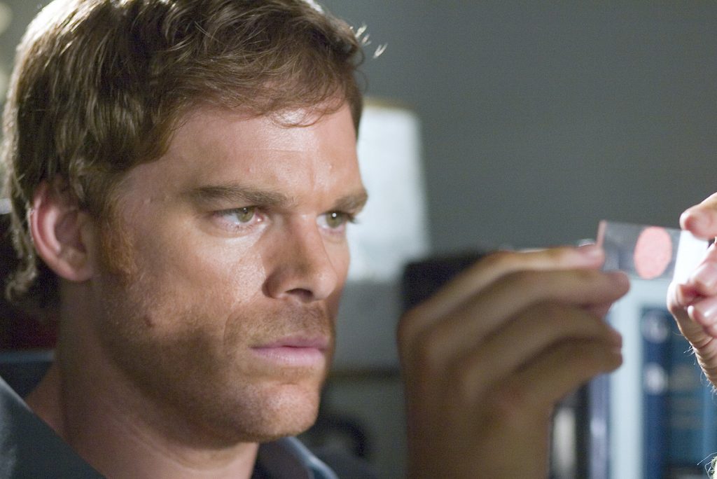 تصویری جدید از فصل نهم سریال Dexter نشان می دهد که شخصیت اصلی و مشهور این سریال، دکستر مورگان، دارای یک هویت و شغل جدید است.