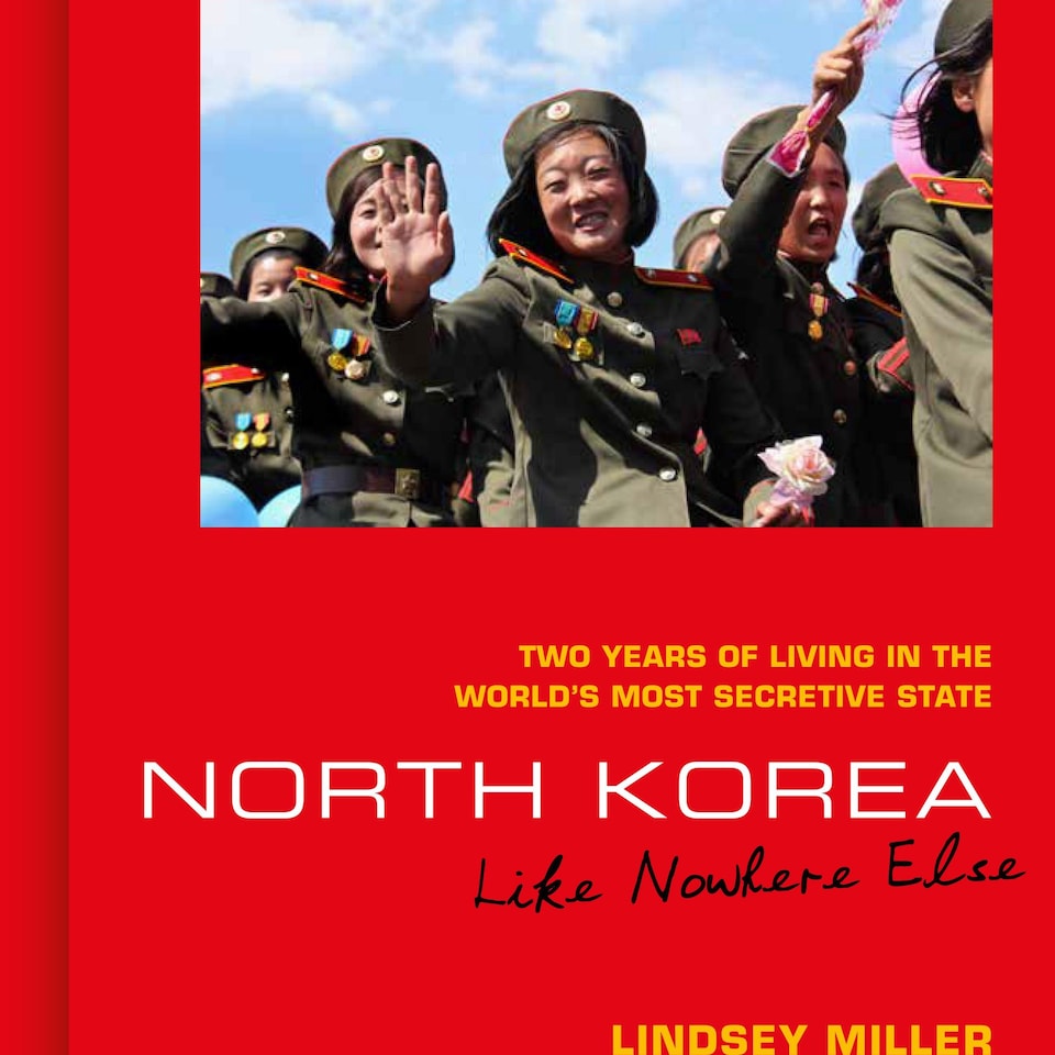 در کتاب تصویری جدیدی خود با عنوان North Korea: Like Nowhere Else، لیندزی میلر تصویری شفاف از جامعه کره شمالی ارائه داده است.
