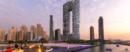 مرتفع ترین استخر بدون مرز دنیا در دبی افتتاح شد