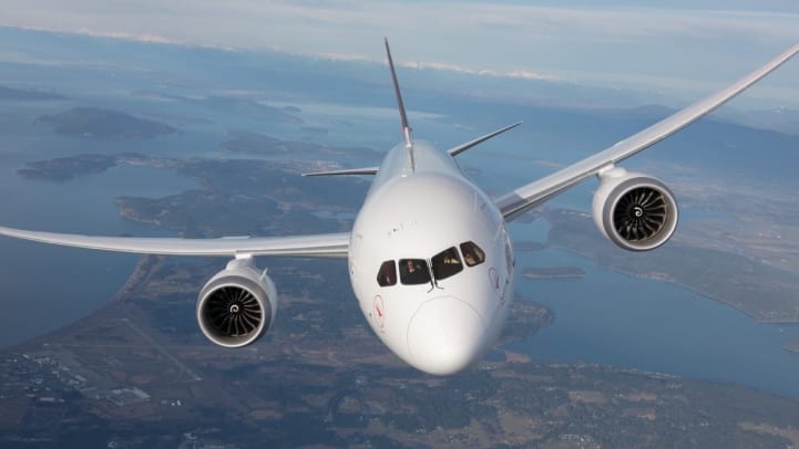 خطوط هوایی کانتاس (Qantas) یک «پرواز به ناکجاآباد» را پیشنهاد کرده است که مسافران را به تماشای یک خسوف کامل در ارتفاع 40,000 پایی می برد