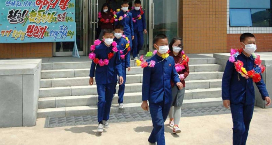 رسانه خبری رسمی دولت کره شمالی مدعی شده است که کودکان یتیم در این کشور برای کار در معادن و مزارع دولتی داوطلب می شوند.