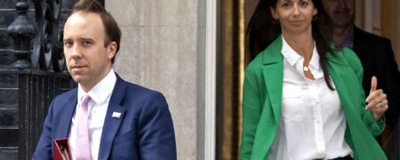 ماجرای رسوایی اخلاقی مت هنکاک و استعفایش به دلیل نقض قوانین کرونا در بریتانیا