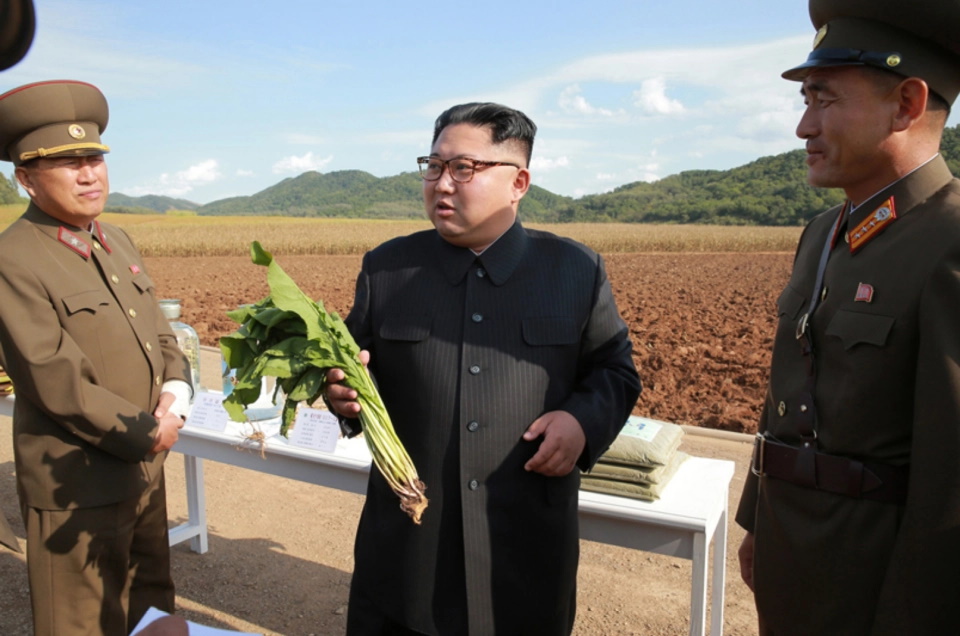 رهبر کره شمالی در شرایطی که تا دو ماه دیگر ذخایر غذایی کشورش به پایان می رسد دستور آمادگی برای یک «پیشروی دشوار» دیگر را داد