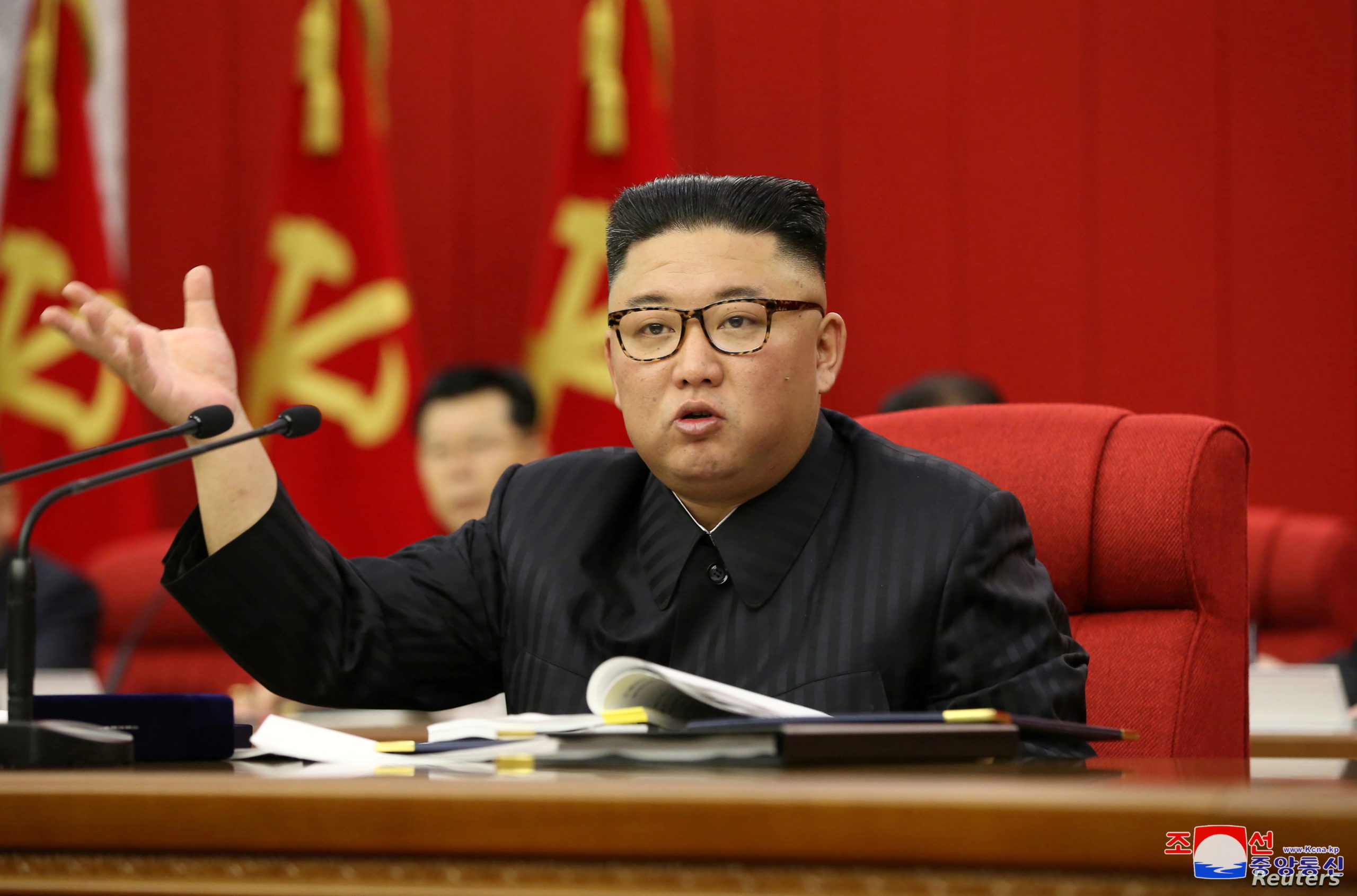 رسانه های کره شمالی از قول یک شهروند ناشناس در پیونگ یانگ نقل می کند که تمام مردم این کشور با دیدن کاهش وزن واضح رهبر کشورشان دلشکسته شده اند.
