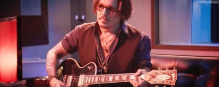 حضور جانی دپ در کلیپ تبلیغاتی عطرهای دیور و حمایت کاربران از او + ویدیو