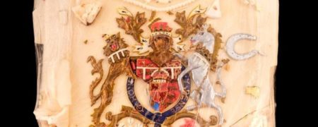 حراج قطعه ای از کیک عروسی شاهزاده انگلیس و همسرش ۴۰ سال بعد از ازدواج