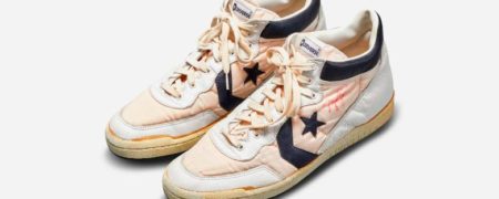 چوب حراج بر یکی از اولین کفش های نایکی با ارزش تقریبی ۱.۲ میلیون دلار