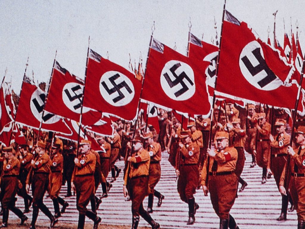 معرفی نمادها و ایدئولوژی های نازی ها؛ از پرچم سواستیکا تا ادای احترام هیتلری