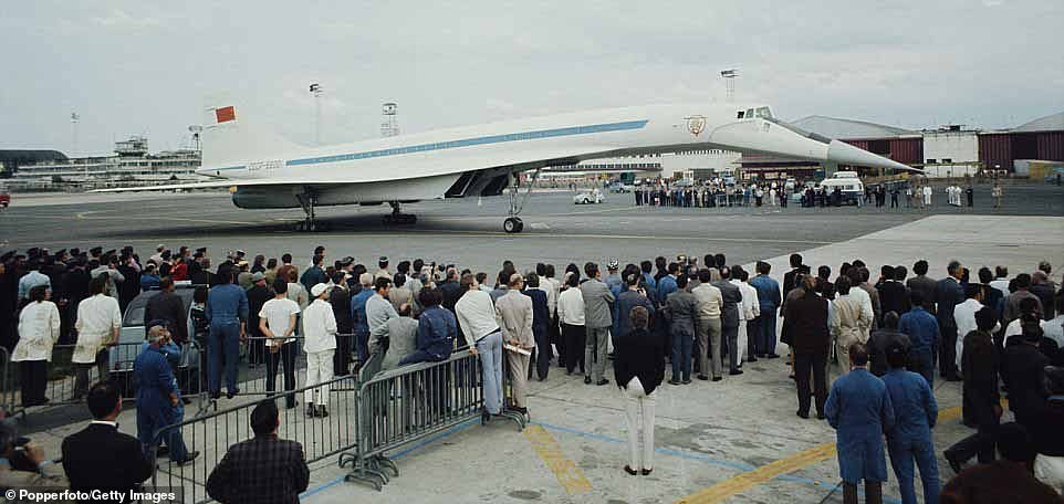 در 31 دسامبر 1968، سه ماه پیش از اولین پرواز آزمایشی کنکورد هواپیمای Tupolev Tu-144 روسیه در مسکو رونمایی شد.