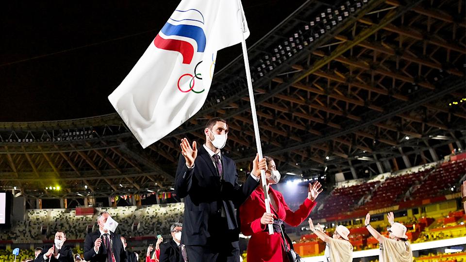 ورزشکاران روسیه اجازه ندارند از نام، پرچم و سرود ملی تیم کشورشان استفاده کرده و زیر نام سر واژه ROC مسابقه می دهند.