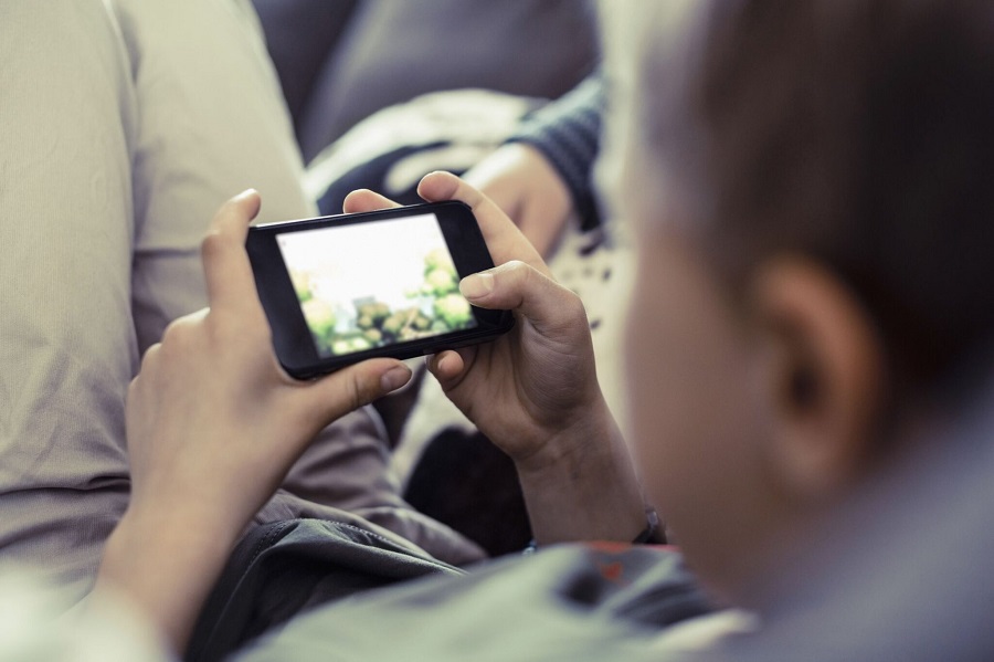 پسر ۷ ساله دار و ندار خانواده را به خاطر بازی موبایلی به باد داد
