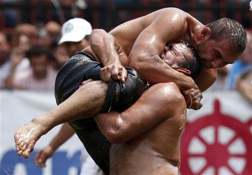 قدیمی ترین فستیوال ترکیه با نام فستیوال کشتی روغنی کیرکپینار (Kırkpınar Oil Wrestling) این هفته آغاز شده است 