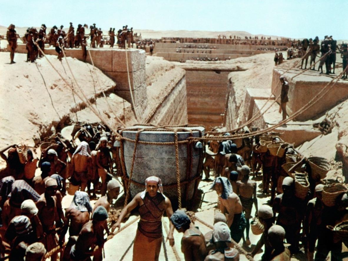 با تمرکز بر روی تمدن های باستانی از یونان و روم و مصر گرفته تا خاورمیانه، در ادامه این مطلب قصد داریم شما را با 10 فیلم تاریخی برتر سینما که داستانشان در تاریخ باستان می گذرد آشنا کنیم.