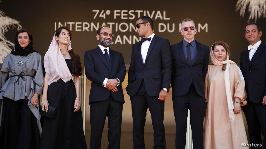 پس از اکران فیلم قهرمان ساخته اصغر فرهادی در جشنواره کن، تماشاگران به مدت بیش از 5 دقیقه ایستادند و این کارگردان و فیلم او را تشویق کردند.