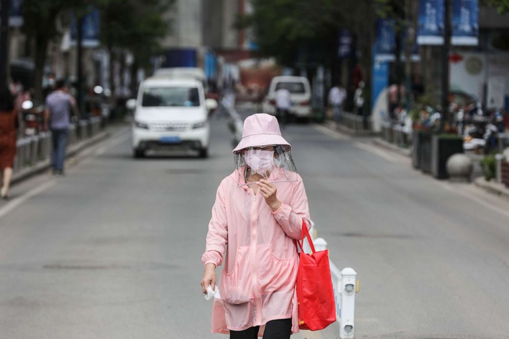 چین با بالاترین شیوع کرونا در این کشور بد از ووهان مواجه شده و اکنون به تمام ساکنان یک شهر 9.2 میلیون نفری دستور داده شده تا تست دهند.