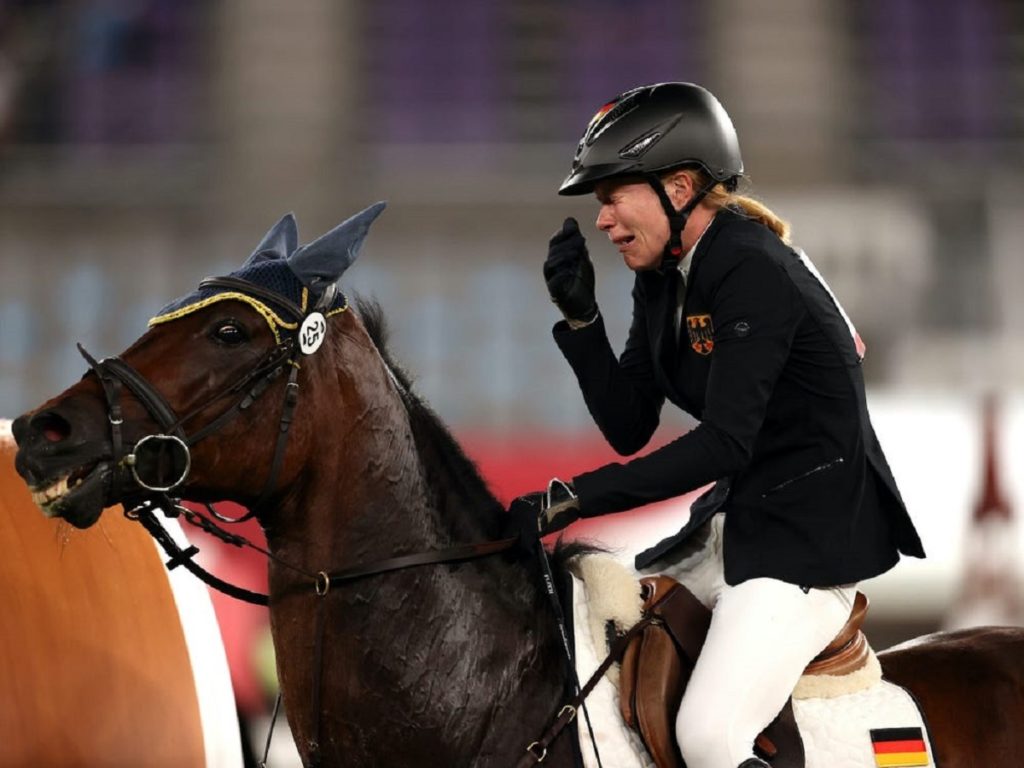 پیشنهاد خرید اسبی که از مربی‌اش در المپیک کتک خورد توسط بازیگر «تئوری بیگ بنگ»