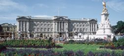 بازدیدکنندگان، باغ های کاخ باکینگهام، محل سکونت ملکه انگلیس را به باد انتقاد گرفتند