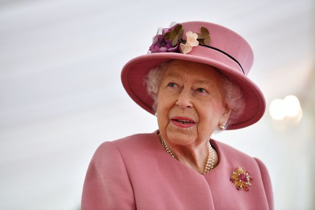 ملکه بریتانیا به خاطر اتهامات مکرر مگان مارکل و شاهزاده هری از آن ها شکایت می کند