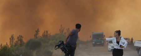 فرار گردشگران وحشت زده در ترکیه پس از آتش سوزی های گسترده در مناطق ساحلی